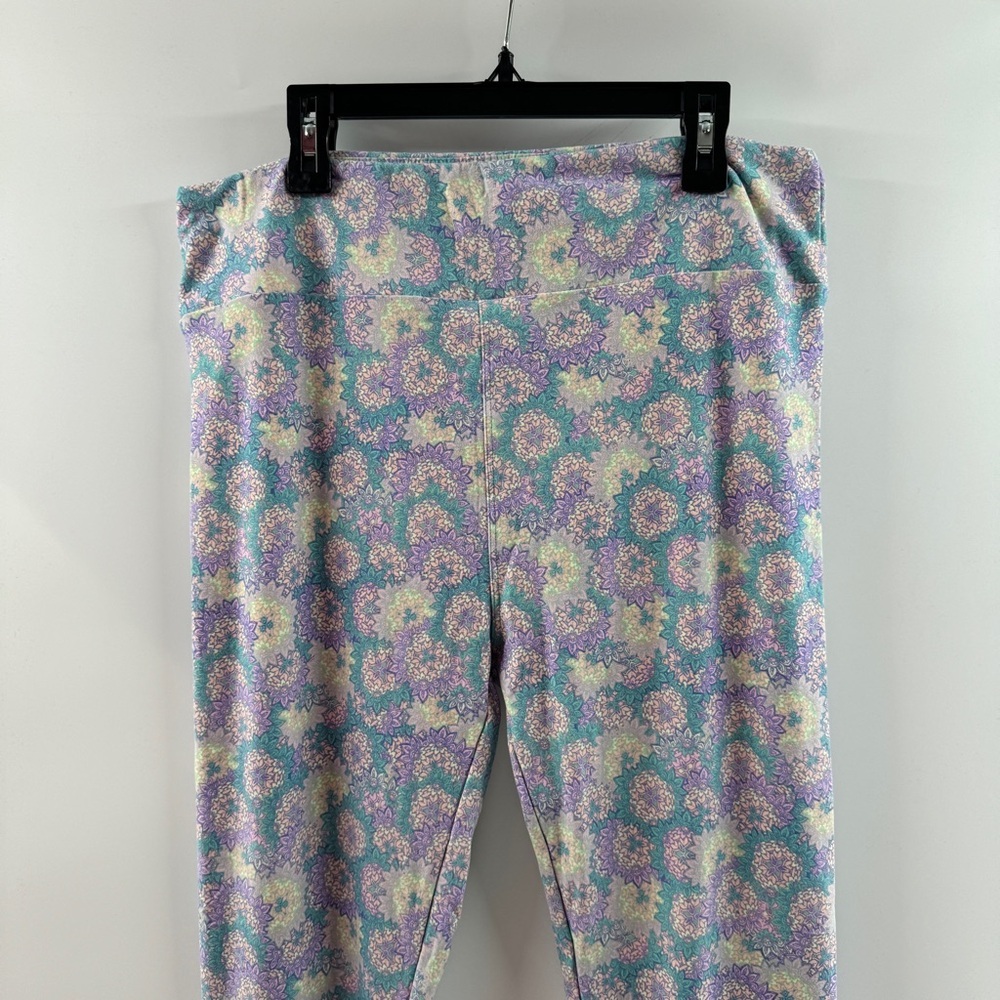 LuLaRoe Tall & Curvy Leggings – Buttery Soft Stretchy Print Leggings - Picture 3 of 5